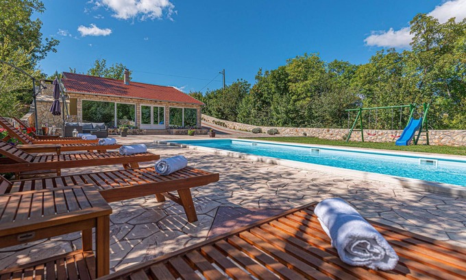 Cove Parja Maison | Superbe maison à Knin avec cuisine