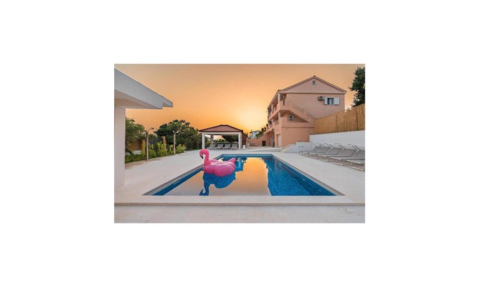 Rtina Maison | Gorgeous home in Razanac