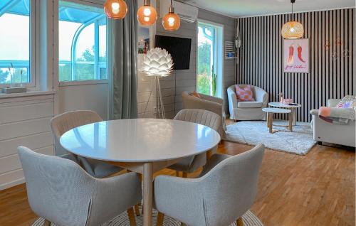 Hyllestad Maison | Gorgeous Home In Sørbøvågen With Wifi