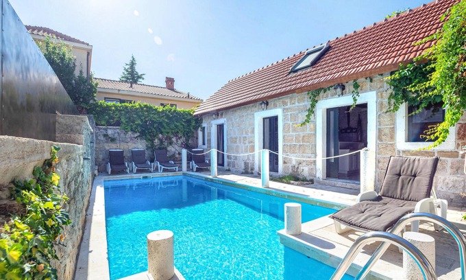 Sinj Maison | Superbe maison à Sinj avec jacuzzi