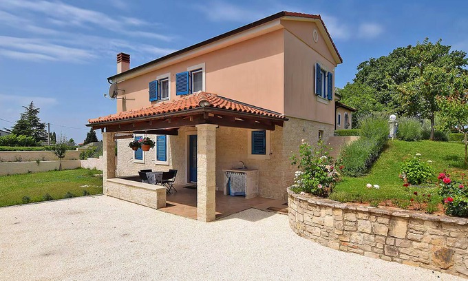 Jursici Maison | Gorgeous home in Svetvincenat with WiFi