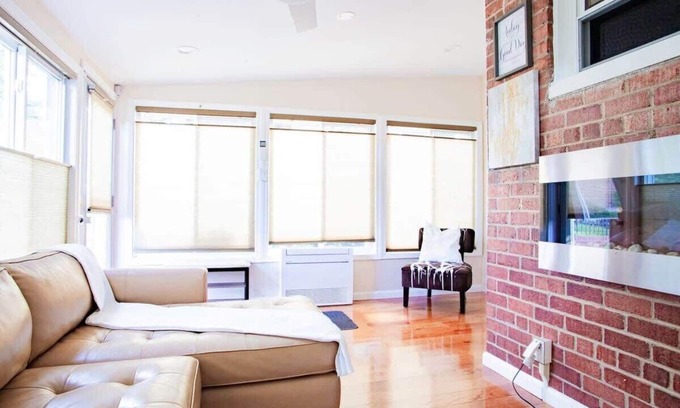 Northeast Maison | ✶ GORGEOUS HOME TUCKED AWAY IN GREENER PART OF TOWN ✶ TRANSIT-FRIENDLY !