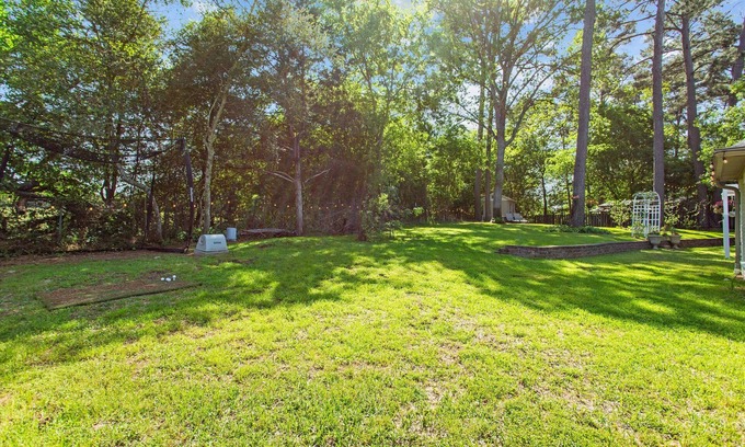 Tyler Maison | Gorgeous Home with Idyllic Huge Yard