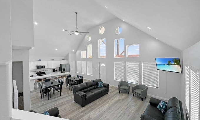 Crystal Beach Maison | Gorgeous house. Sleeps 24.