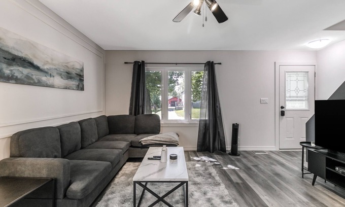 Sudbury Maison | Gorgeous House in Minnow Lake, 10 minutes from dt