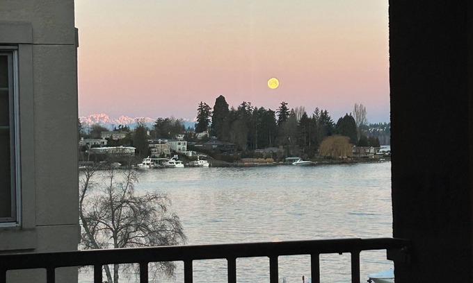 Kirkland Appartement | Gorgeous HUGE Lakefront 2 bedroom Apartment!