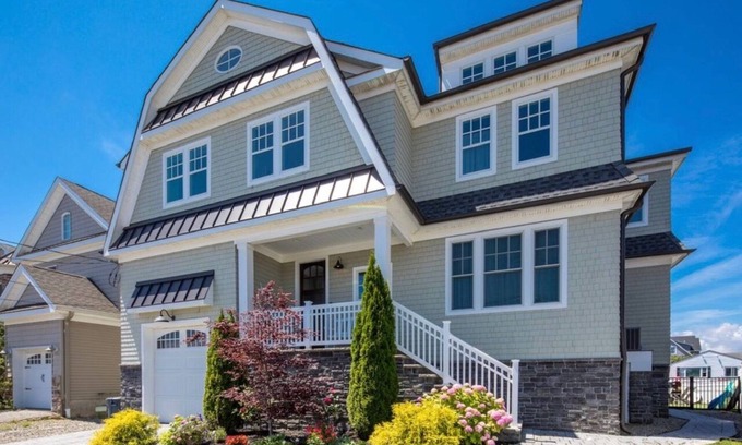 Point Pleasant Maison | Gorgeous Lagoon Front home in Point Pleasant Boro with pool.