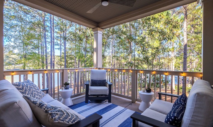 Lake Oconee Copropriété | Gorgeous Lake Front Condo within the Gates of Reynolds!