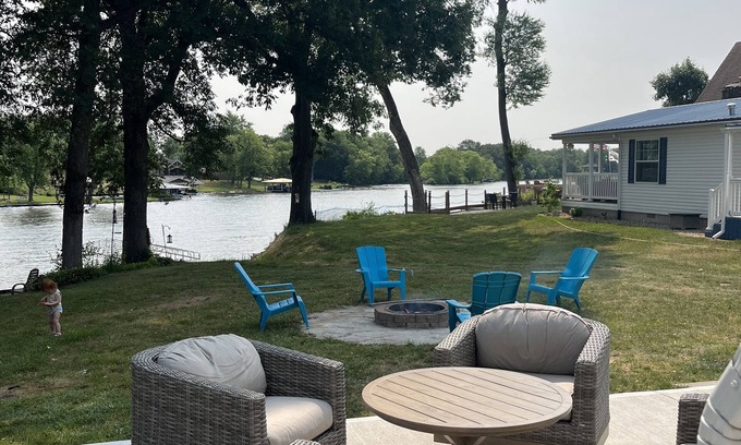 Monticello Maison | Superbe chalet au bord du lac. Profitez de ces nuits d'été sur le lac