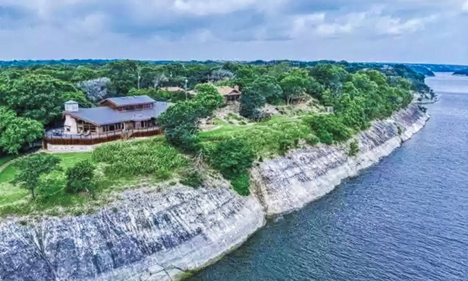 Lake Whitney Maison | Gorgeous Lake House, Experience the incredible views and serenity