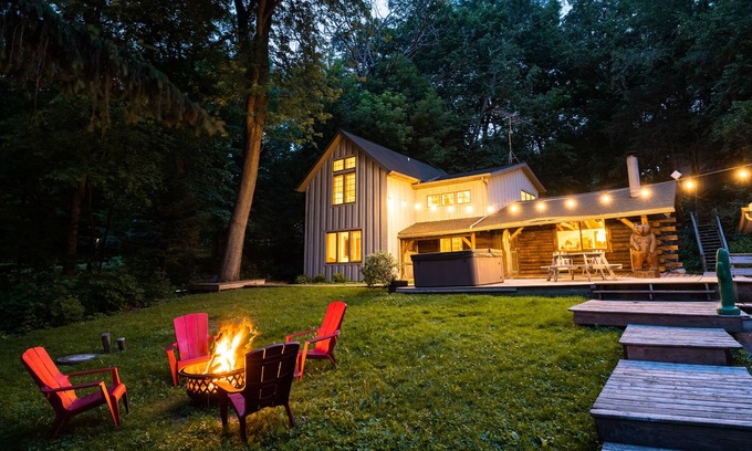 Markesan Cabine | Gorgeous Lake House on Little Green Lake