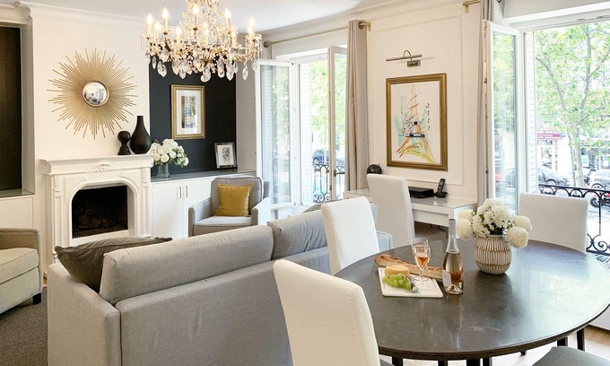 Quartier du Gros-Caillou Appartement | Vente!Parfait, vue Winter Tour Eiffel, 7, A / C dans les chambres, le métro