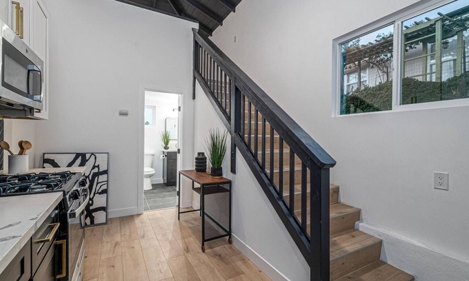 Valencia Park Appartement | Gorgeous Loft guesthouse with views of the city! 15 Minutes to the beach!