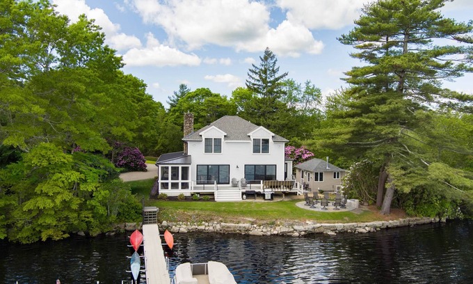 East Freetown Maison | Gorgeous Luxury Freetown Lakefront: Panoramic Views, Fire Pit, BBQ, Near Cape Cod and Boston
