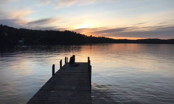 Mount Sunapee Maison | Gorgeous luxury lakefront mountain getaway! Sunsets. 5 mins to towns. Private.
