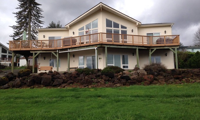 Cinebar Maison | Magnifique Mayfield Lake View House - Remises en semaine!
