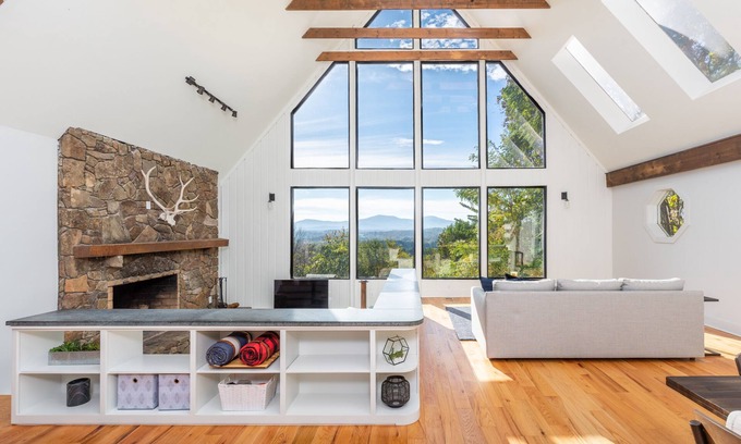 Greenwood Maison | Gorgeous Modern Mountain Home + Blue Ridge Views