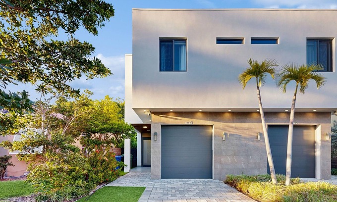 Downtown Fort Lauderdale Maison | Gorgeous modern townhome near beach with pool, patio, & W/D - dog-friendly