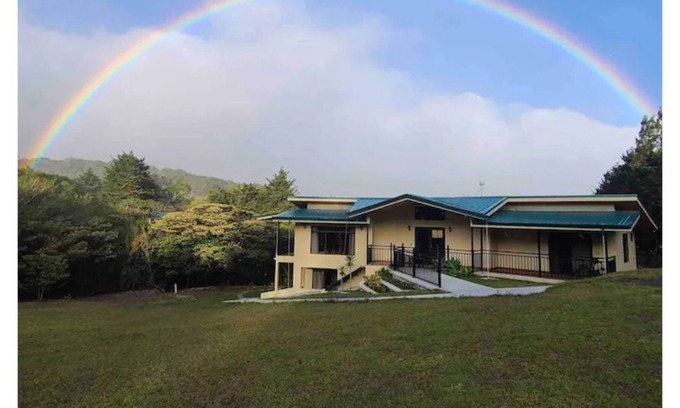 Sierra Maison | Gorgeous Mountain Home With Impressive Views!