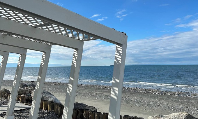 Oak Harbor Cabine | Gorgeous, newly remodeled West Beach Cabin. The wall of window's are stunning!