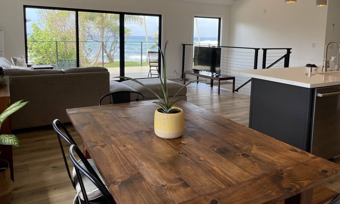 Haleiwa Maison | Gorgeous Oceanfront North Shore Compound Retreat