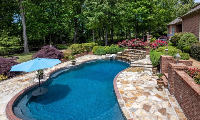 Independence Maison | Gorgeous Park-like Oasis 4 acres w/ Stunning Pool