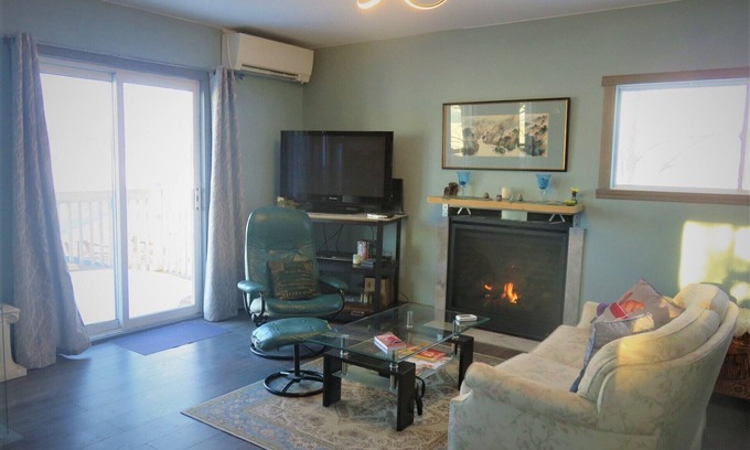 Champlain Chalet De Ski | Gorgeous riverfront - cosy villa with all amenities and comforts