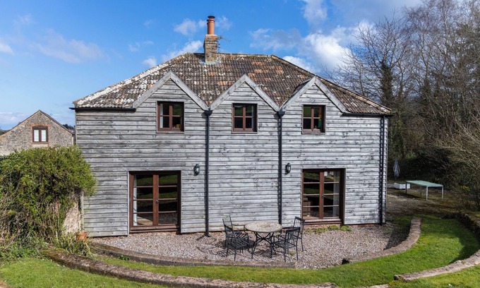 Over Stowey Maison | Gorgeous spacious converted barn perfect for families with large garden.