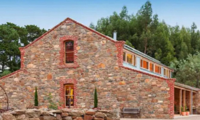 Talunga Autre | Gorgeous Stone Barn in the Adelaide Hills