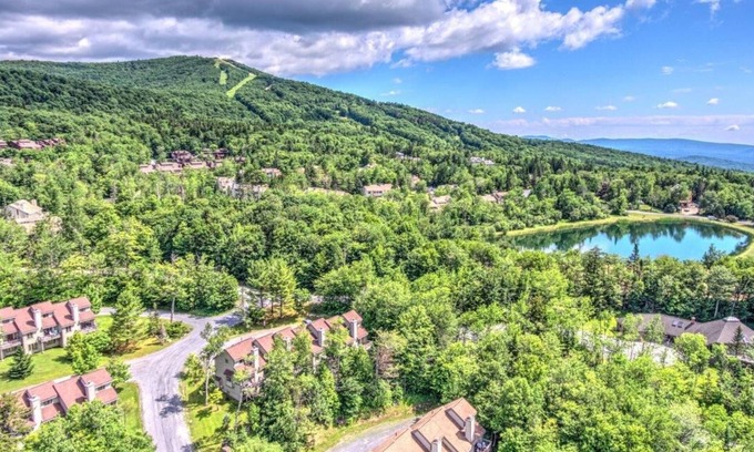 Bromley Mountain Maison | Gorgeous Townhouse with views in the Ledges at Bromley