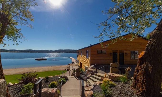 Valley Maison | Gorgeous Triplex Unit With Spectacular Lake Views!