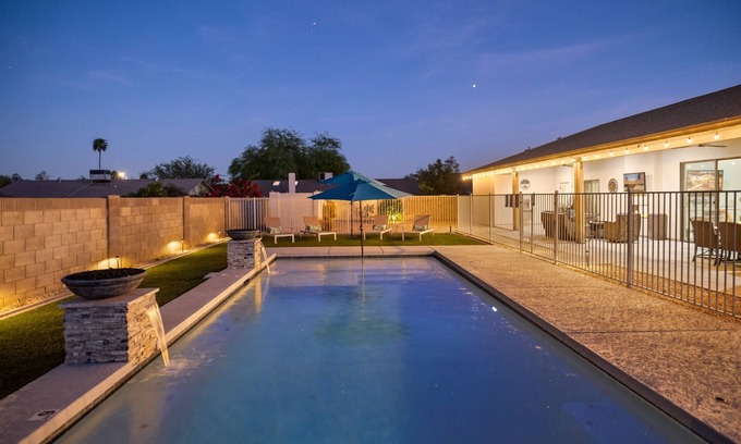 Equestrian Custom Estates Maison | Gorgeous Vacation Home, Single Level - Close to Hiking, Htd Pool