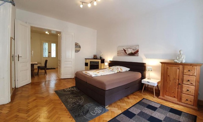 Schottenfeld Appartement | Gorgeous Viennese Apartment 10 min to City Center