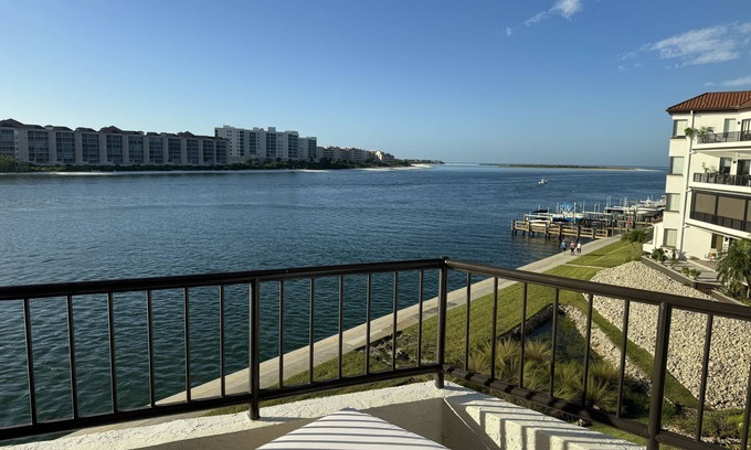Isles of Capri Copropriété | Gorgeous Views Abound from this Stunning Updated Condo on Isles of Capri