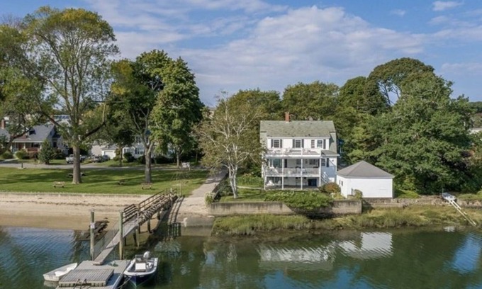 Salem Maison | Gorgeous Views - Private Beachfront