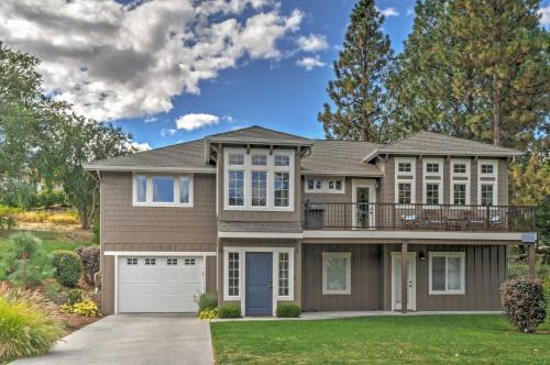 Wapato Point Maison | Gorgeous Wapato Point Lakehouse with Private Hot Tub
