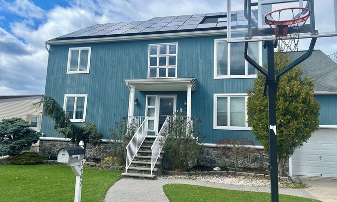 Ortley Beach Maison | Gorgeous waterfront 5-bedroom lagoon getaway, 7 minutes from Seaside beaches!