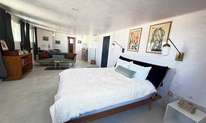 Tucson Estates Maison | Gorgeously updated casita on beautiful, gated, desert horse property.