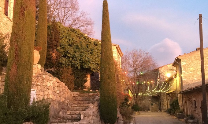 Bargeme Maison | Gorges du Verdon Maison de charme 4 pers Village classé Patio ombragé privatif