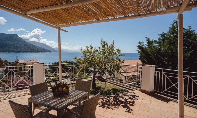 Villammare Appartement | Gorgonia - Sea view flat located in the Ruve Bianche Residence with swimming pool and private beach