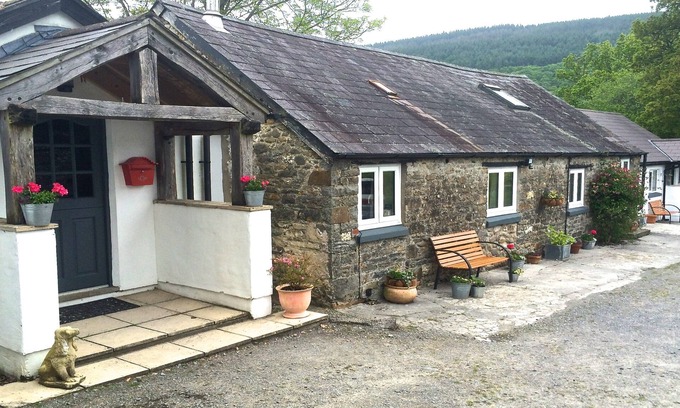 Pentrefelin Cottage | Gorlech Cottage à Ty'r Cae dans la forêt de Brechfa.