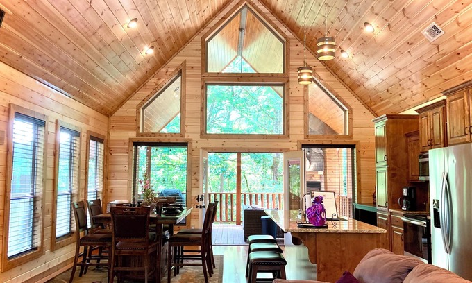 Broken Bow Cabine | GOTANYGRAPES Luxury Cabin- Hot Tub 2 Masters 2 Fireplaces