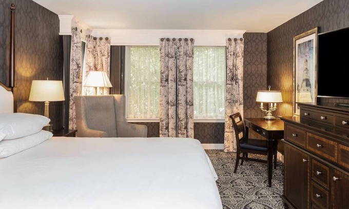 Historic District Hôtel | Governor Calvert King, Historic Inns, Four-Poster Bed, Dining, Steps from State House