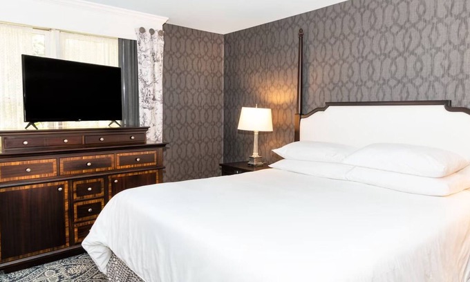 Historic District Hôtel | Governor Calvert Suite at Historic Inns of Annapolis