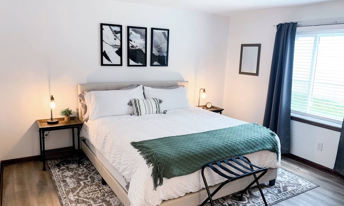 Grand Rapids Maison | GR Retreat - 2BR, Mins from Downtown & Restaurants, Nintendo Switch & Games