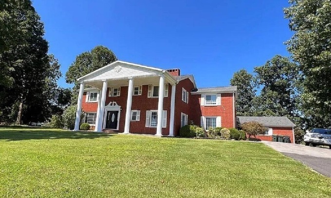 Madisonville Maison | Graceland 5 Star