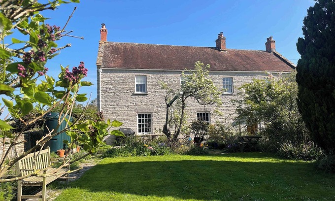 Kingsdon Maison | Grade II Listed House, Tranquil Garden & Parking