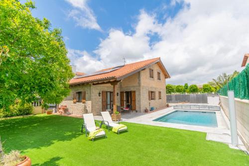 Adios Chalet De Ski | Gran casa de campo con piscina a 15 km de Pamplona