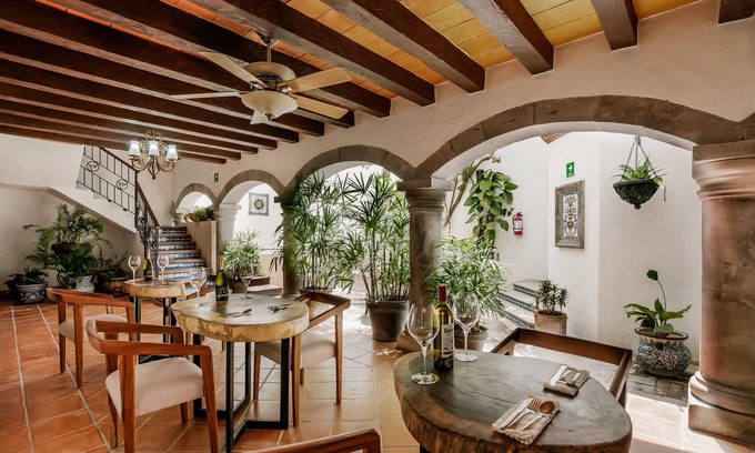 Downtown Cancun Villa | Granada 24 Beautiful Colonial House in the Heart of Cancun 7 bedrooms and pool