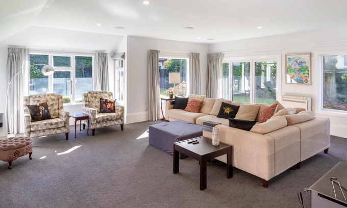 Fendalton Appartement | Grand 5-Bedroom Villa in Fendalton